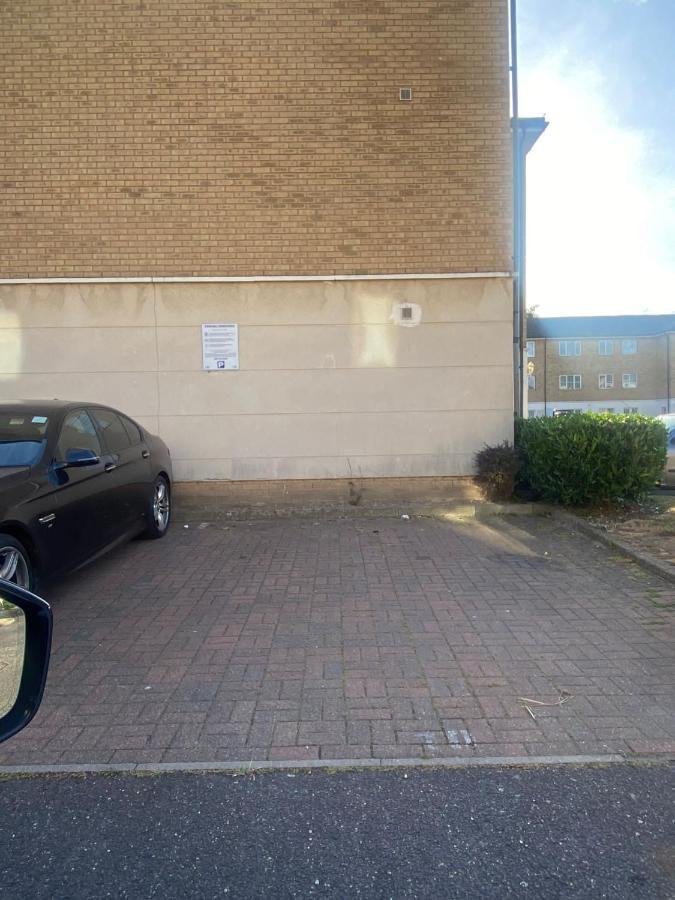 Lovely 2 Bed Flat/Apt In East London- Nice Estate. Dagenham Exterior foto